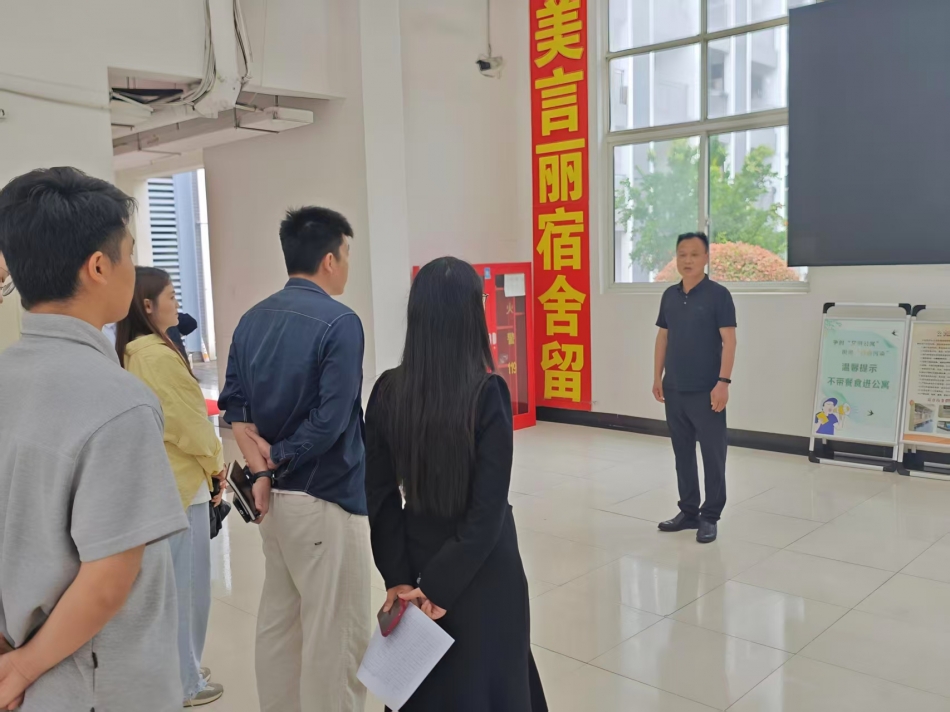 排查公寓安全隐患 筑牢校园安全防线  ——我校开展学生公寓安全联合检查工作