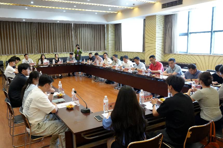 学校召开2026届毕业生代表座谈会